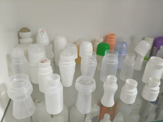 آلة صناعة الصب بالحقن ABLB65I لمحطة HDPE/PP/PVC/PETG مع نظام تشبيك نوع التبديل