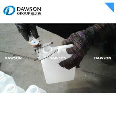 آلة نفخ القوالب بالبثق لتسخين اللولب بقدرة 6 كيلو واط لزجاجات حليب HDPE PP وعلبة زيت التشحيم سعة 5 لتر، استهلاك الهواء 0.6